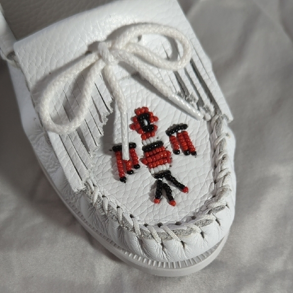 NEW Minnetonka White Moccasins with Red Accents - Picture 2 of 16